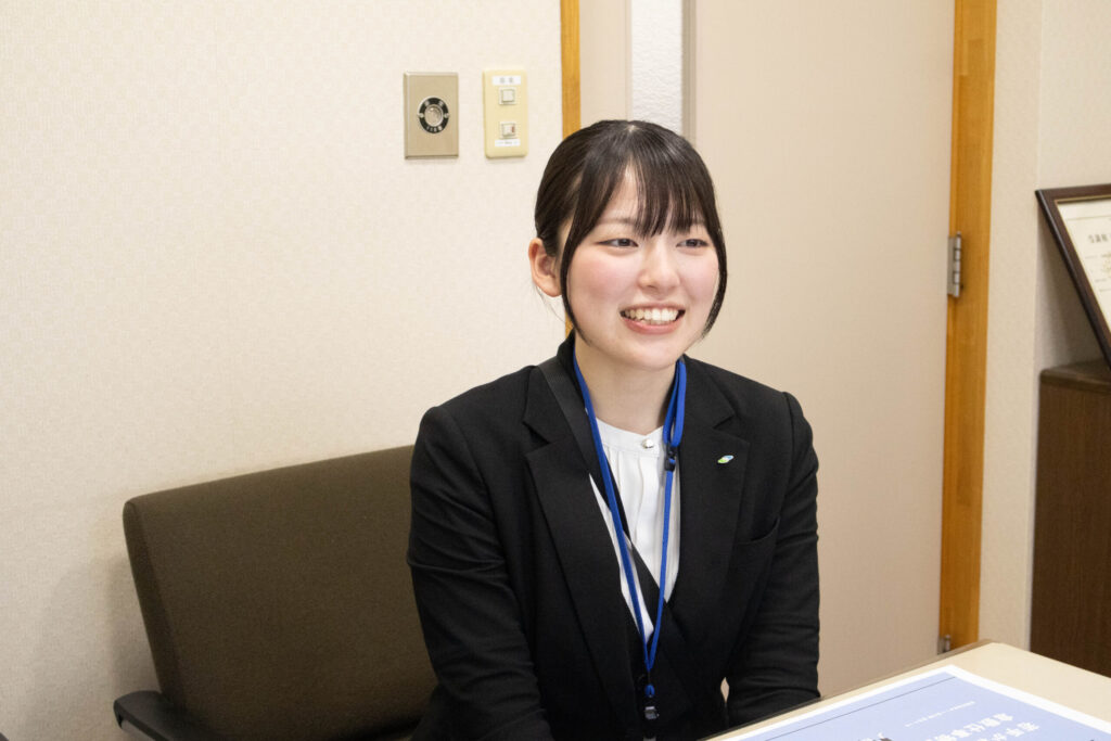 取材を受ける金子梨乃(かねこ りの)さん