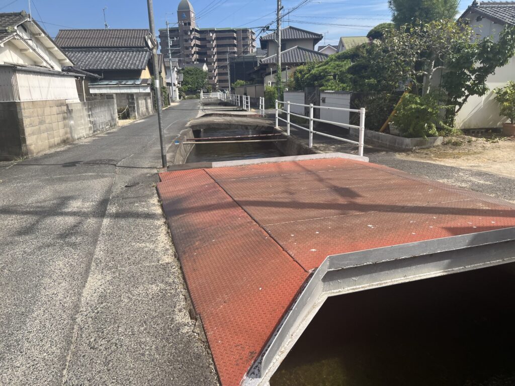 すべての用水路に柵が設置されているわけもない